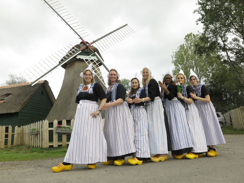 Volendam: Traditional Costume Photo with Cheese & Clog Tour - Cheese making in the Gouda/Edam world—and the tasting mission