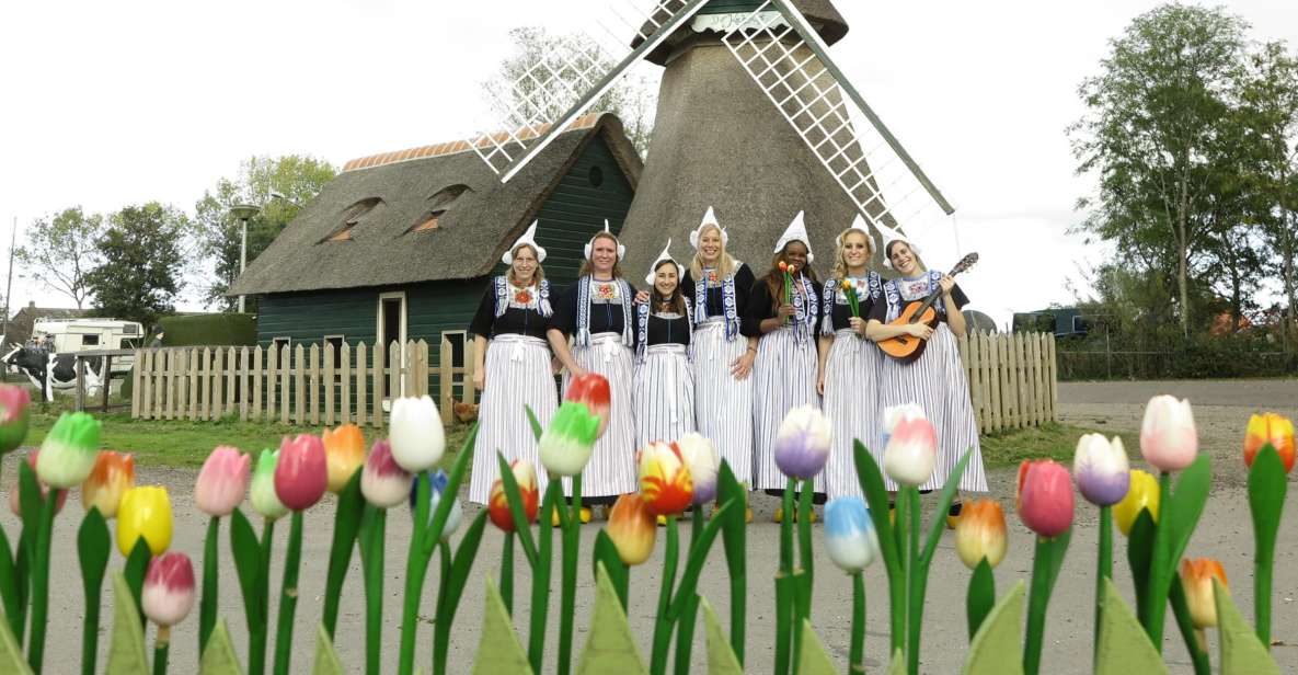 Volendam: Traditional Costume Photo with Cheese & Clog Tour - Shopping time at Simonehoeve: biscuits, cheese, and take-home ideas