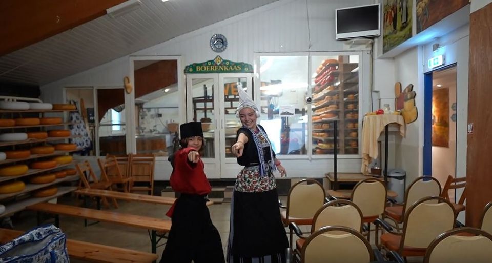 Volendam: Traditional Costume Photo with Cheese & Clog Tour - Price and value: is $11 for an hour a smart deal?