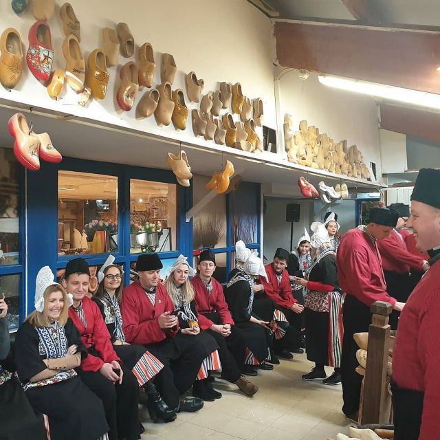 Volendam: Traditional Costume Photo with Cheese & Clog Tour - How long it really is, and who this suits best