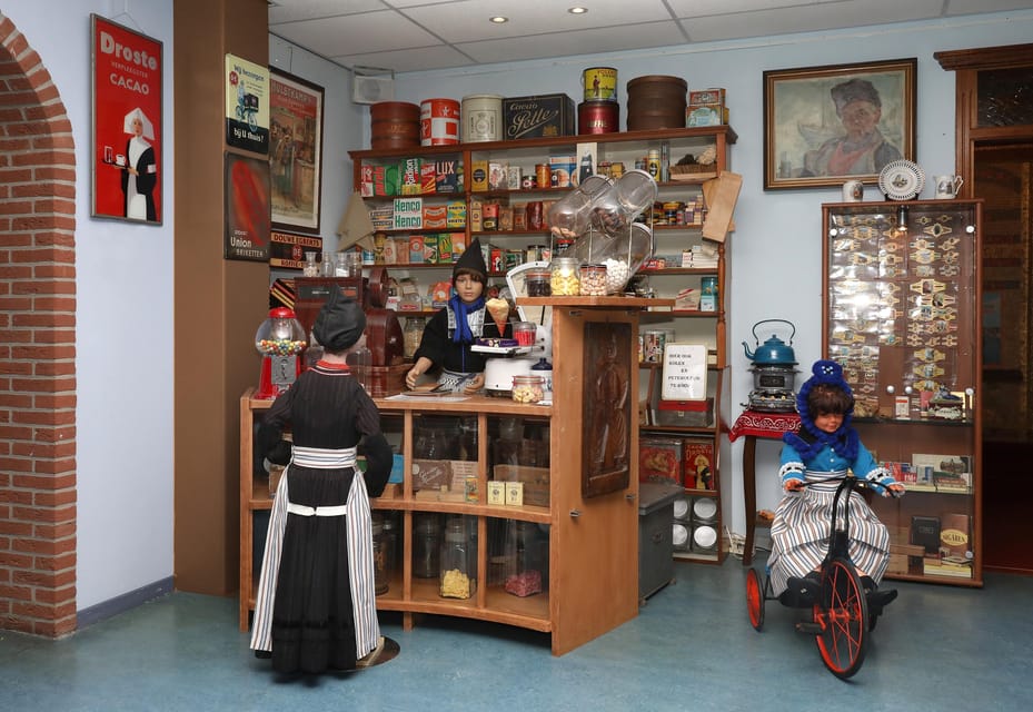 Volendam: Volendams Museum Entry Ticket - Fishing-village scenes at home and work: the heart of the museum