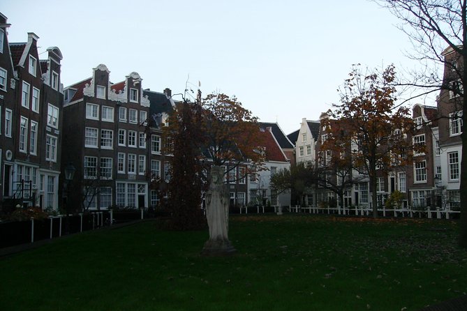 Walking tour of 2 hours of the highlights of Amsterdam - Zeedijk: wooden houses, House Riga, and a hidden-church feeling