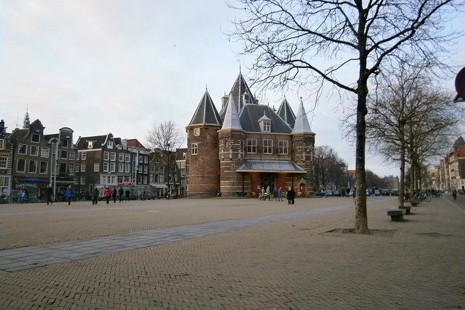 Walking tour of 2 hours of the highlights of Amsterdam - Begijnhof: a quiet courtyard pause in the heart of the city