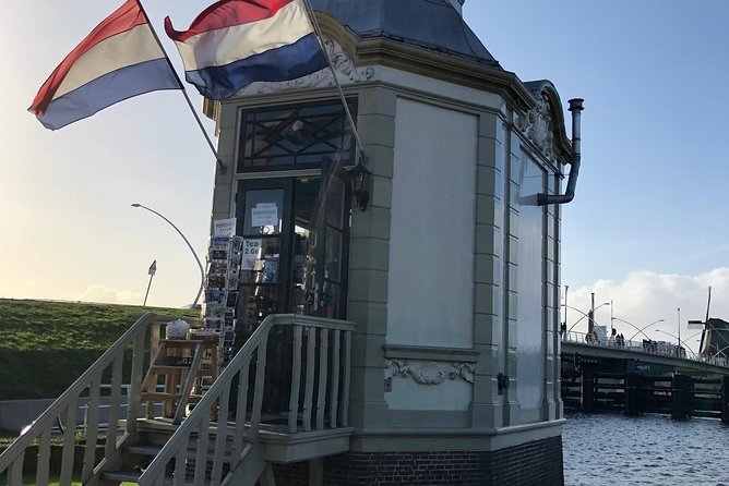 Windmills Zaanse Schans small group tour-region Amsterdam - First stop at Zaanse Schans: the Juliana Bridge setup