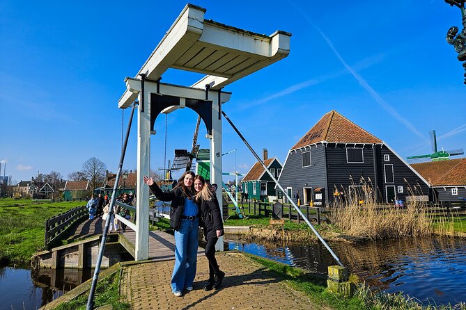 Zaanse Schans and Cheese Tasting Guided Tour from Amsterdam - Stop 2: Kooijman clogs workshop—real craftsmanship, short format