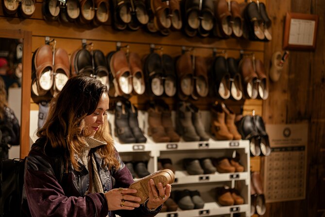 Zaanse Schans and Cheese Tasting Guided Tour from Amsterdam - Stop 3: Catharina Hoeve cheese farm—tasting is the star