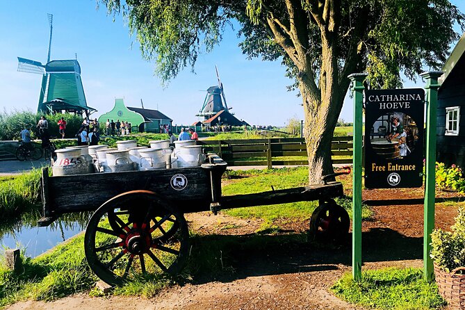 Zaanse Schans and Giethoorn Small-Group Tour with Hotel Pick-Up - Traveling to Giethoorn: the Dutch water-world drive