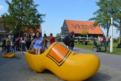 Zaanse Schans & Volendam Small-Group Tour with Hotel Pickup - Zaanse Schans windmill village: clogs, cheese, and craft you can actually see