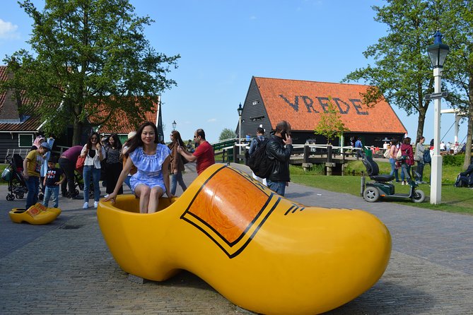 Zaanse Schans & Volendam Small-Group Tour with Hotel Pickup - Zaanse Schans windmill village: clogs, cheese, and craft you can actually see