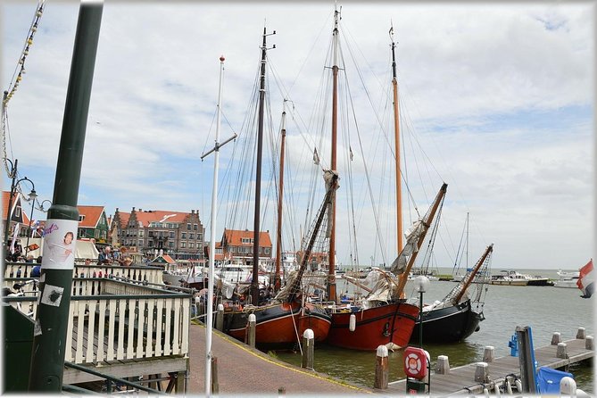 Zaanse Schans Windmills, cheese and clogs and Volendam tour from Amsterdam - Clogs in Zaanse Schans: watch, learn, and maybe buy