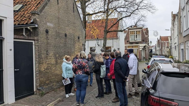 Zierikzee: Guided Walking Tour - From Noordhavenpoort to Zuidhavenpoort: harbor gates as your map