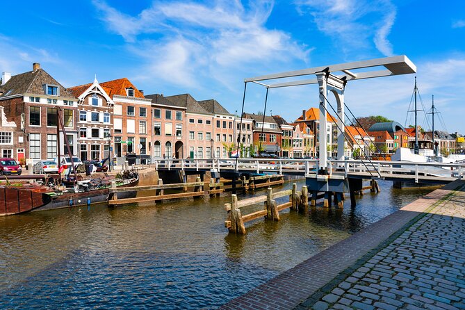 Zwolle: City Walk with Audio Guide in 7 Languages on your Phone - How this Zwolle phone walk actually works