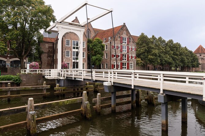 Zwolle: City Walk with Audio Guide in 7 Languages on your Phone - Sassenpoort: the old gate that anchors your orientation